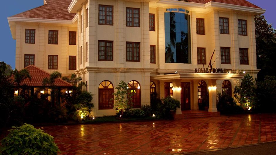Royal Crown Hotel Exterior
