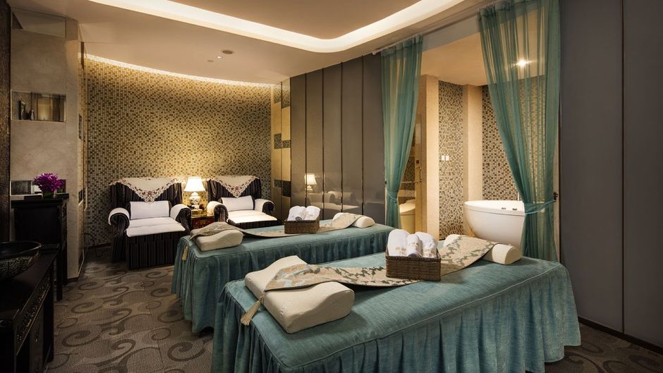 Royal Century Hotel Spa