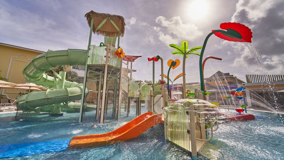 Bahia Principe Luxury Esmeralda Pool