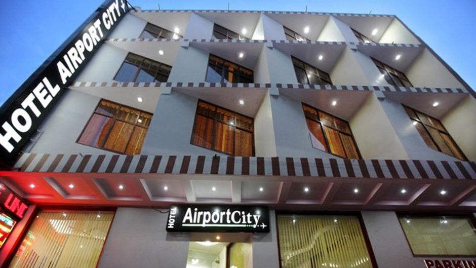 Hotel Airport City Exterior