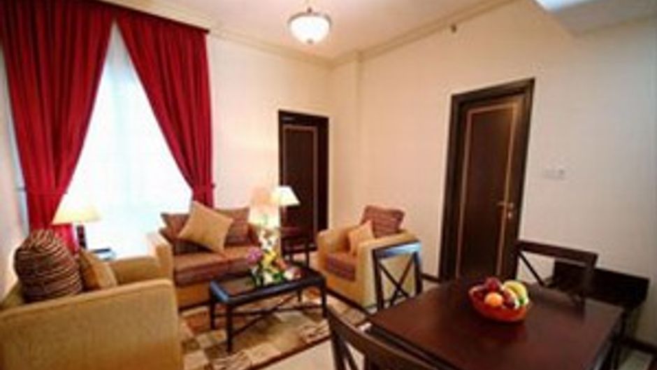 Golden Square Hotel Apartments Suite