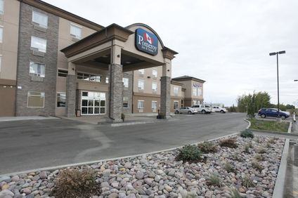 Vegreville Suites
