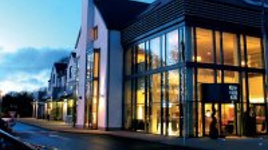 Raheen Woods Hotel Exterior