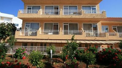Lavris Paradise Hotel & Bungalows