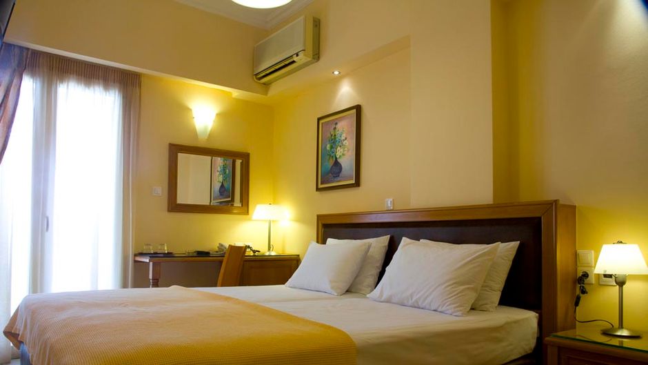Pantheon City Hotel Room