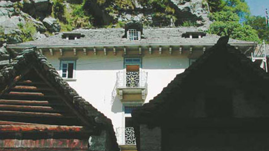 Palazzo Gamboni Exterior