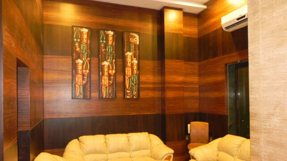 Hotel Reeva Suites Lobby