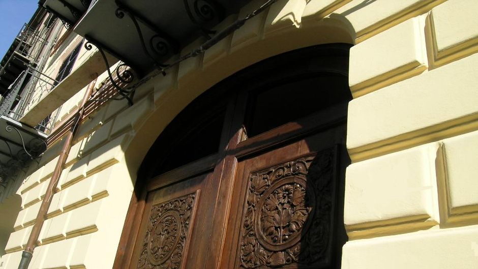 B&B Art Lincoln Exterior