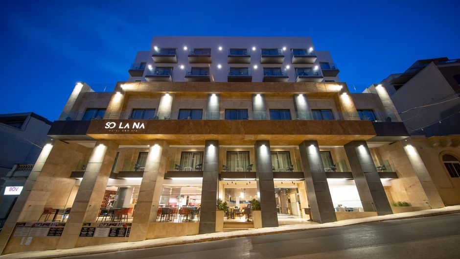Solana Hotel Exterior
