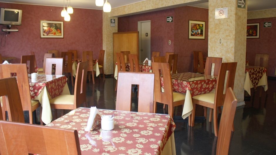 Suites Larco 656 Restaurant