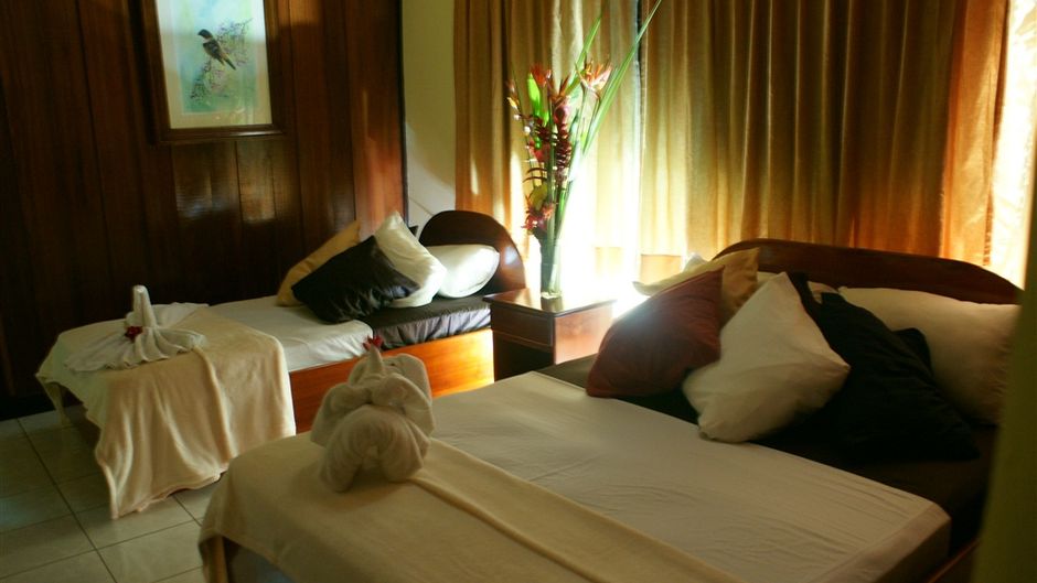 Greenlagoon Falls Park Lodge Room