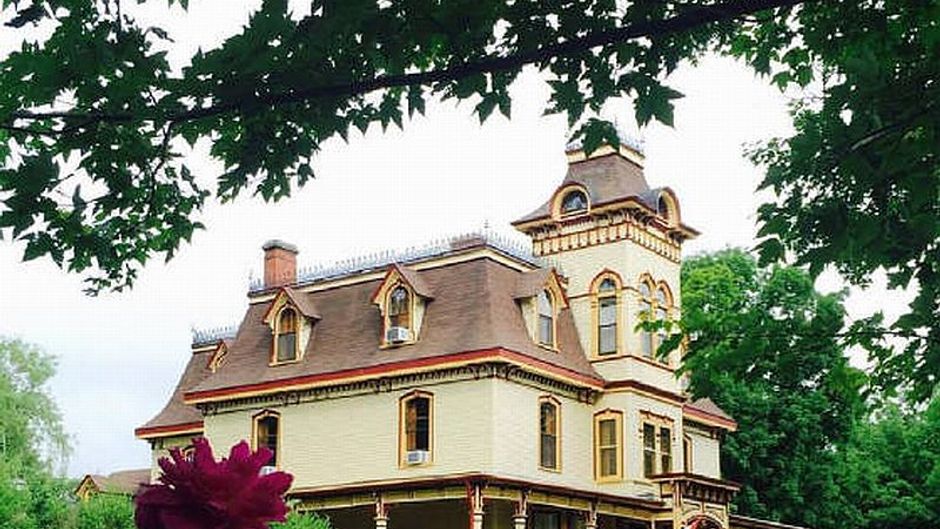 The Clockmakers Inn Exterior