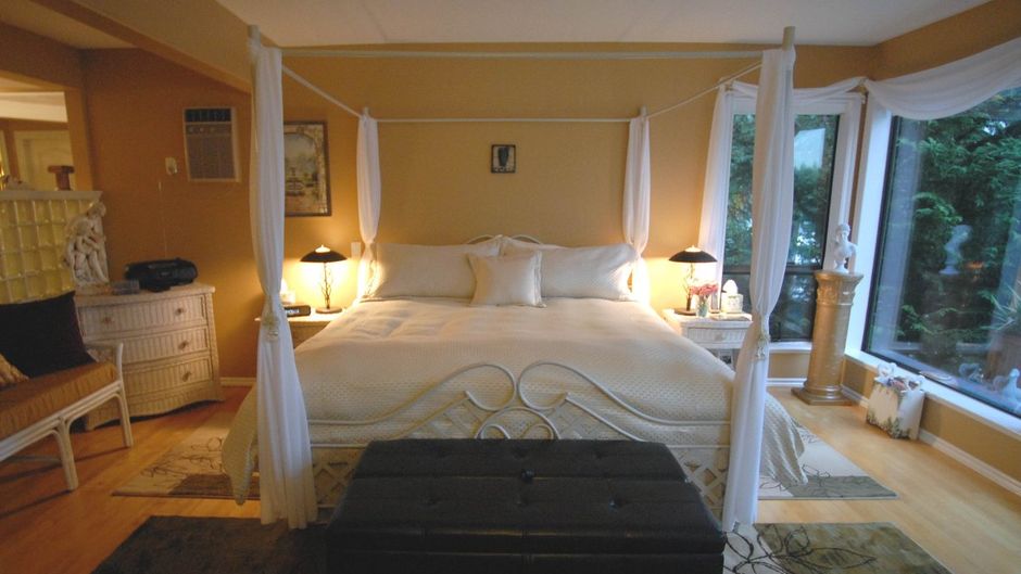 Long Lake Waterfront Bed & Breakfast Suite