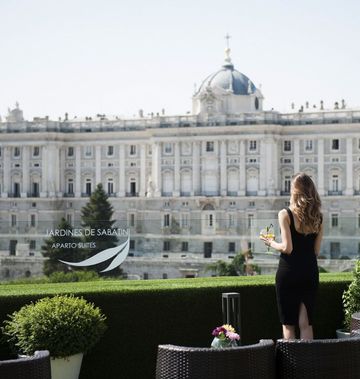 Jardines de Sabatini Apartosuites