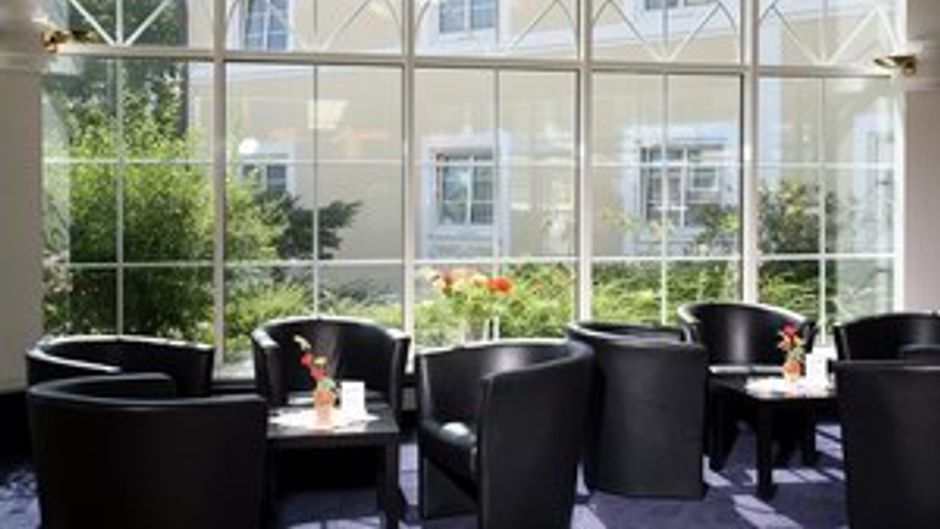 Tryp by Wyndham Munich North Lobby