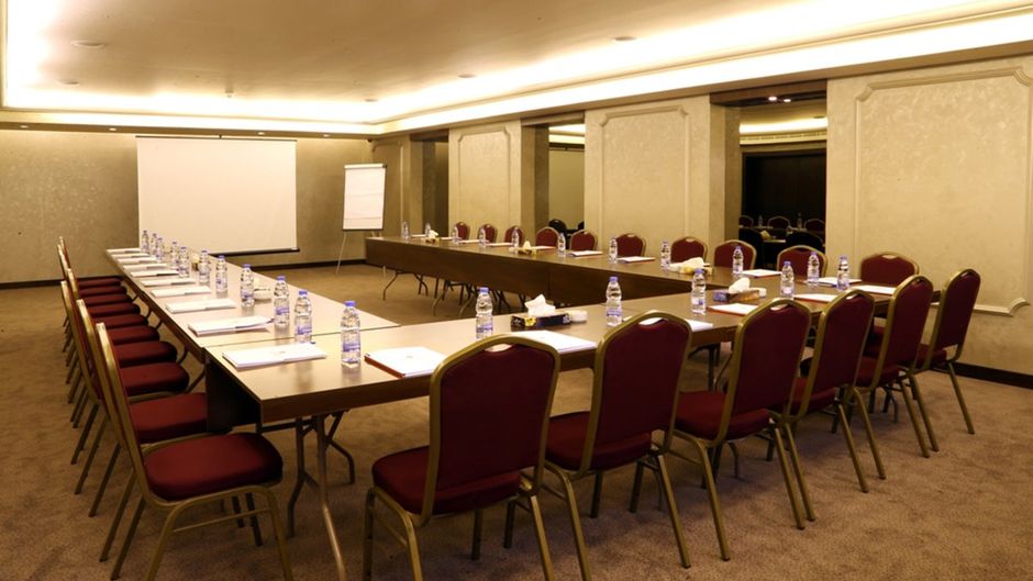 Lancaster Suites Raouche Meeting