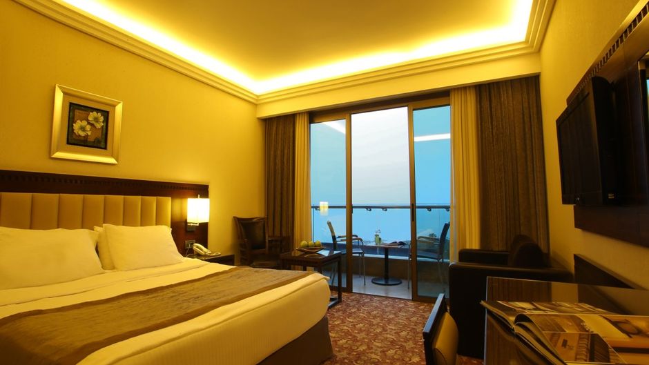 Lancaster Suites Raouche Room