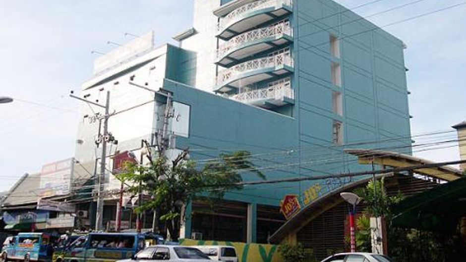 Crowne Garden Hotel Exterior