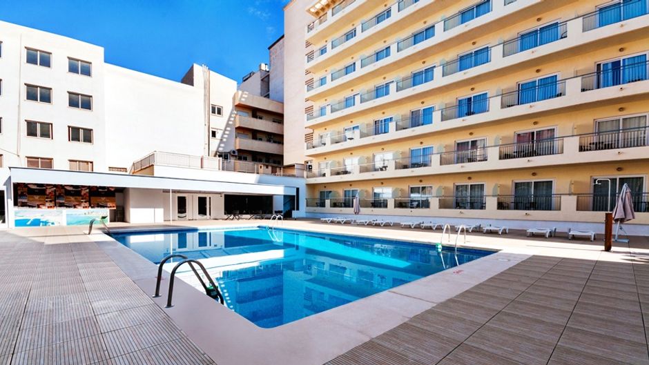 Hotel Fontana Plaza Exterior
