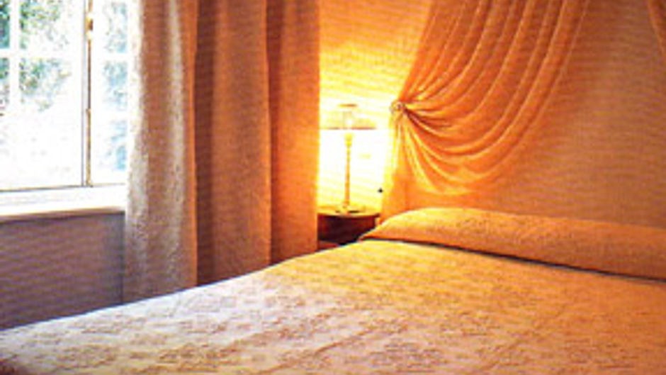 Lawrence's Hotel Room
