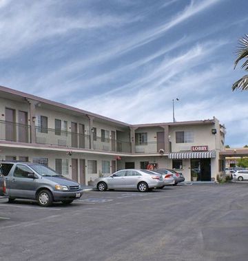 American Inn & Suites