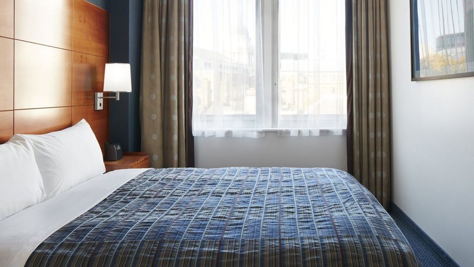Club Quarters Hotel, St. Paul's Suite