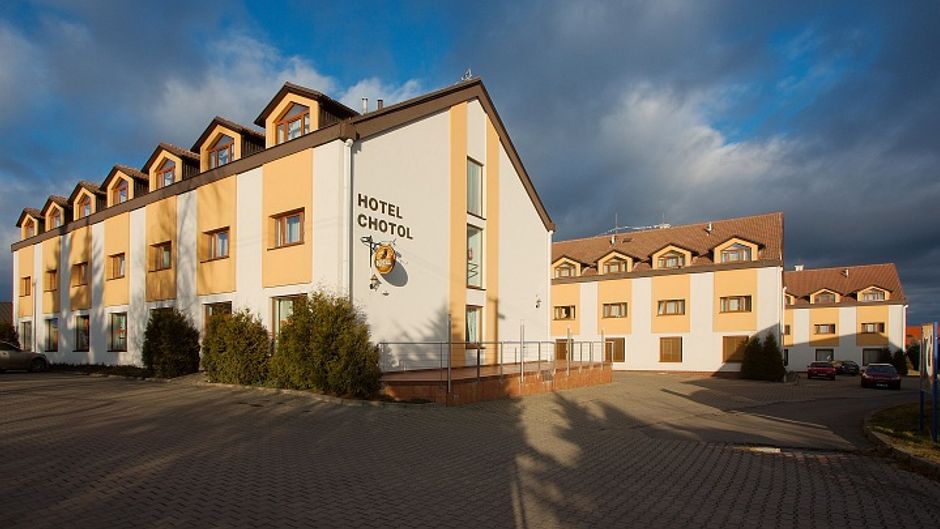 Chotol Hotel Exterior