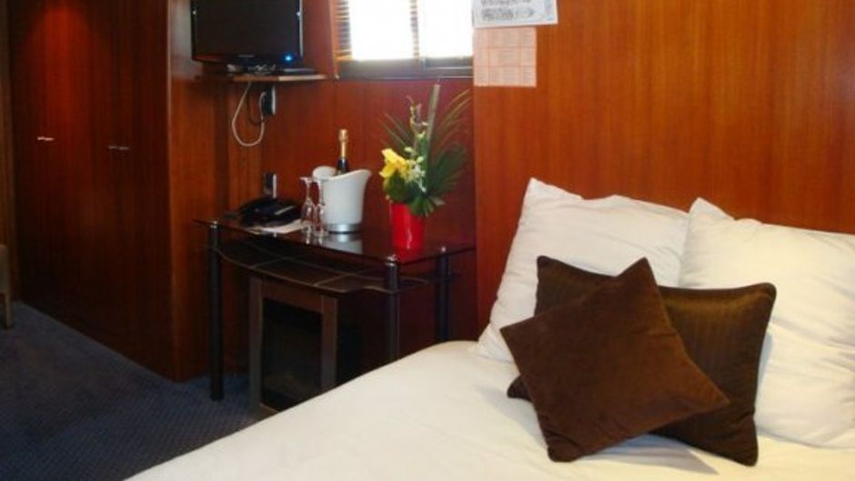VIP Paris, Yacht Hotel Room