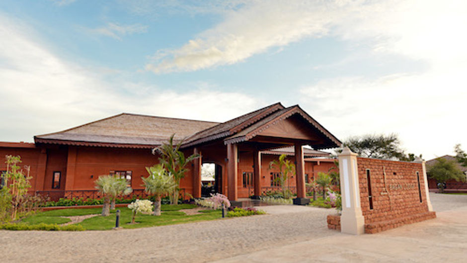 Bagan Lodge Exterior