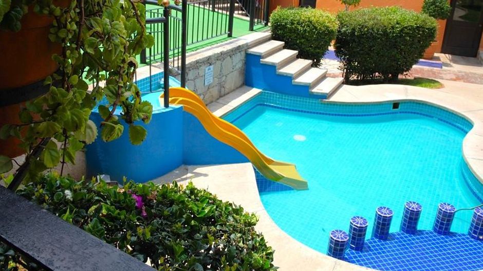 La Abadia Tradicional Pool