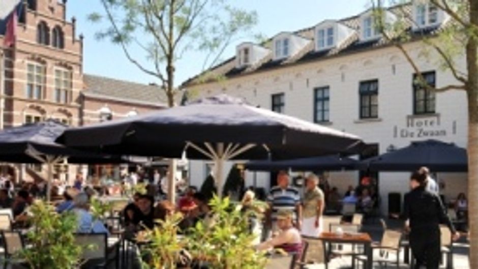 Hotel & Brasserie de Zwaan Exterior
