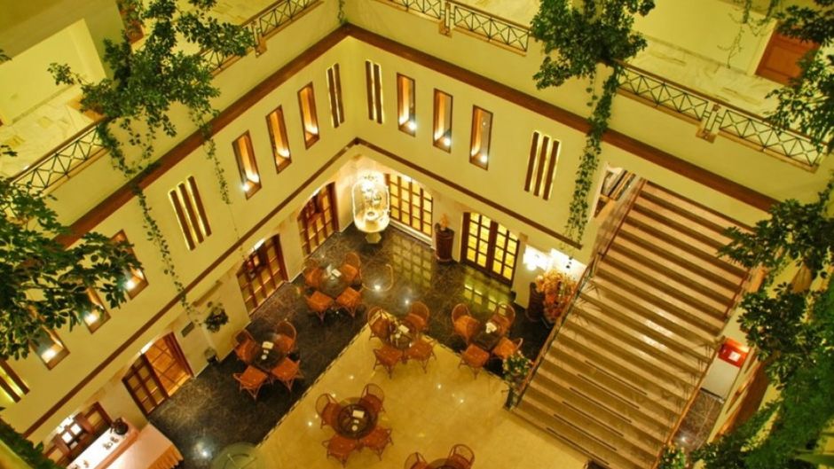 Larsa Hotel Lobby