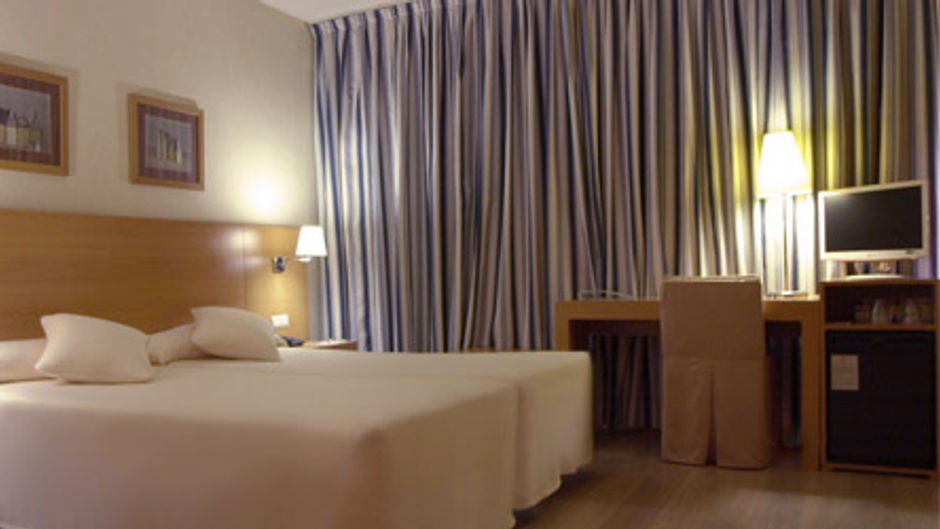 Hotel Infanta Mercedes Room