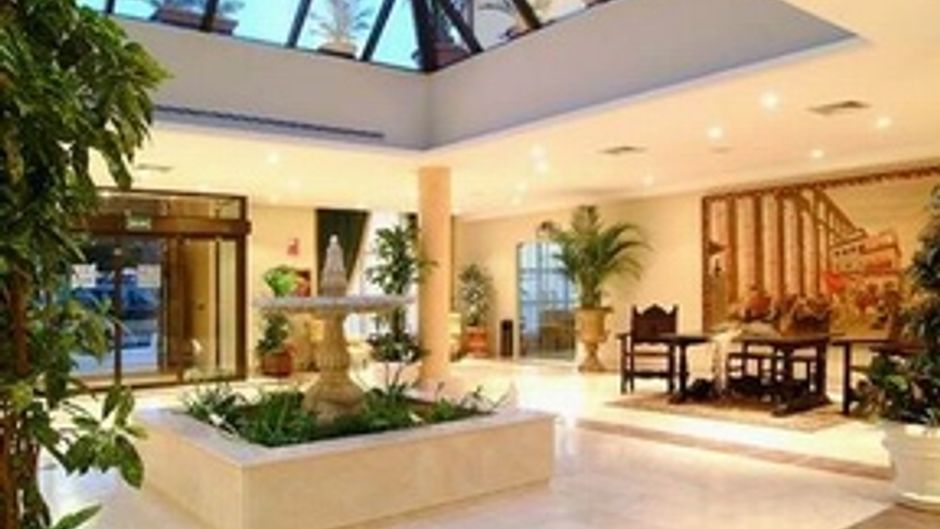 Hotel Segovia Sierra Lobby