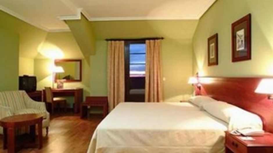 Hotel Segovia Sierra Room