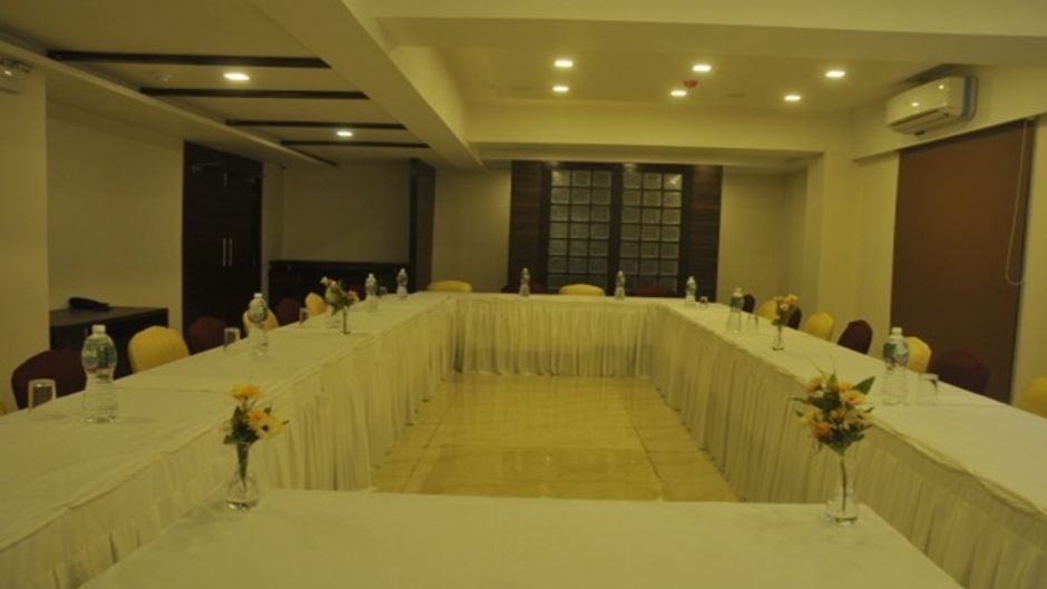 Vista Rooms Grand Eden Hotel Meeting