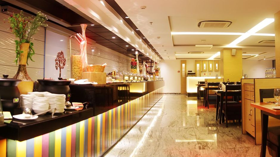 Effotel Hotel by Sayaji Restaurant