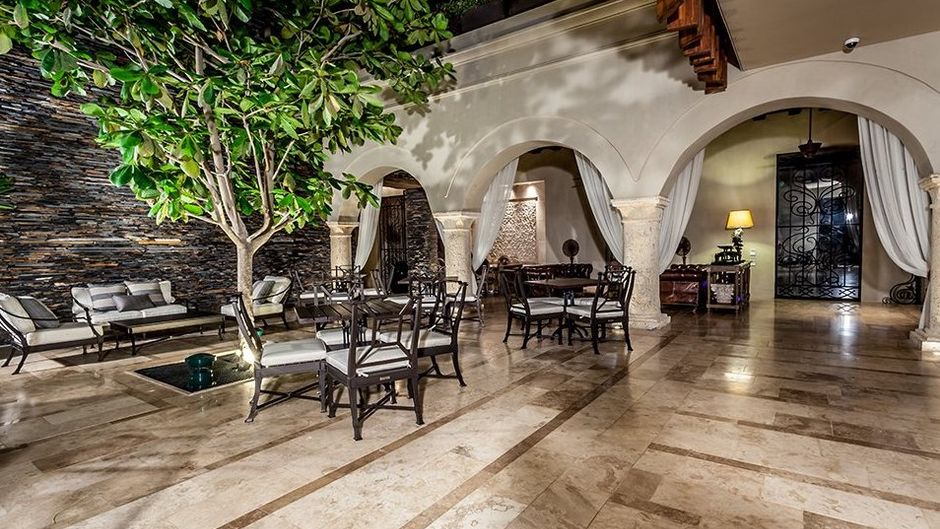 Bastion Luxury Hotel Lobby