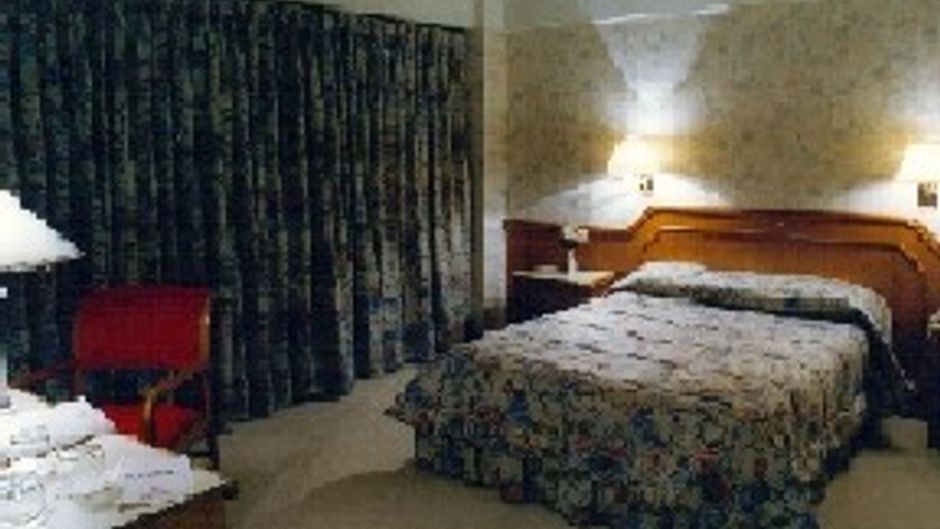 Hotel Cuatro Reyes Room