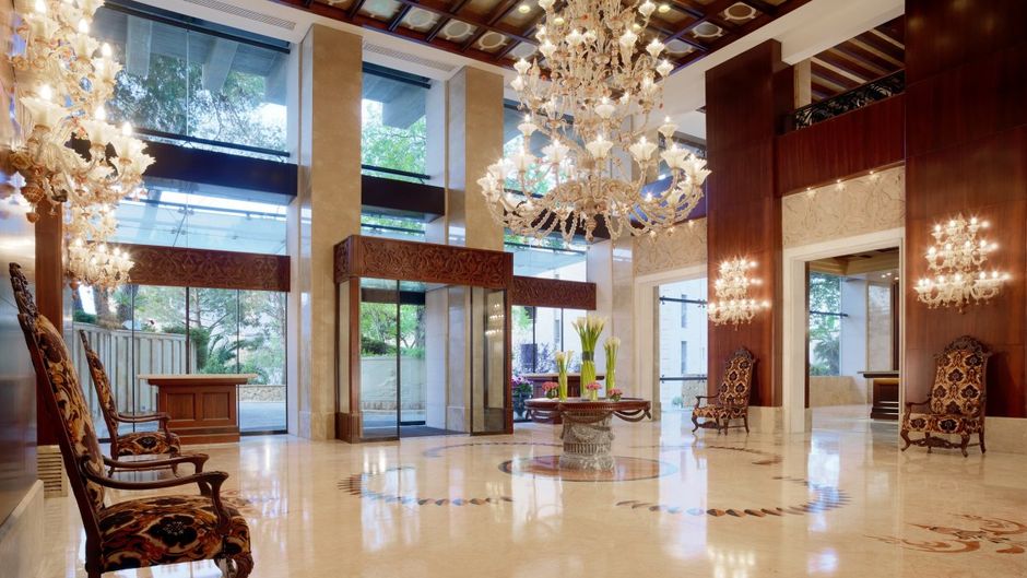 Grand Hills Hotel & Spa Lobby