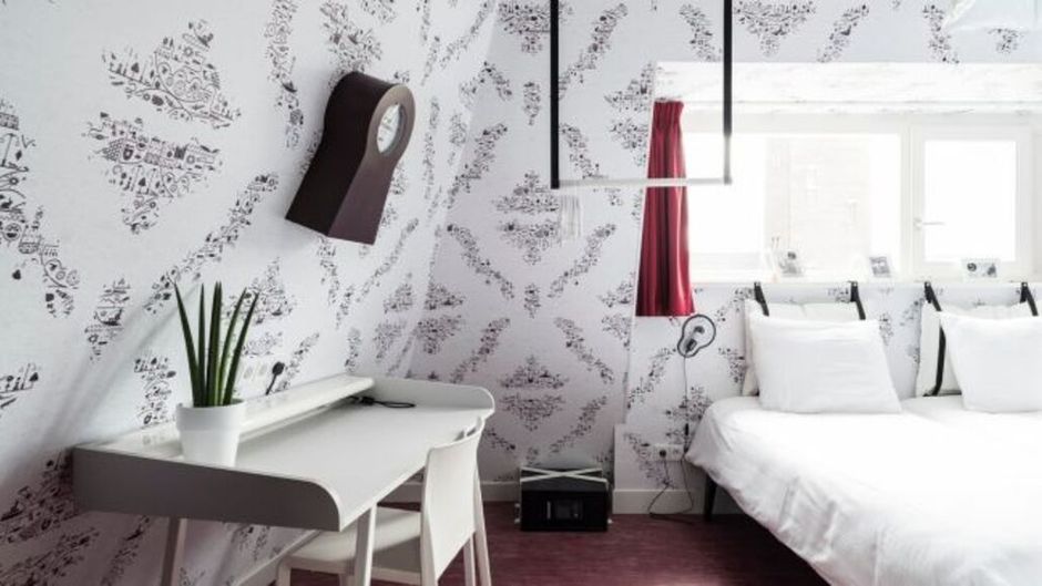 Kaboom Hotel Room