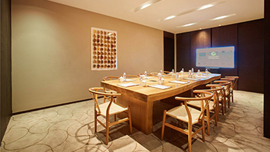 Lia Charlton Hotel Shenzhen Meeting