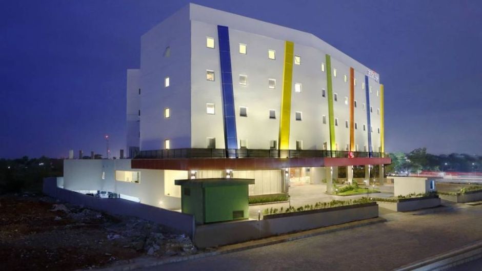Amaris Hotel Karawang Exterior
