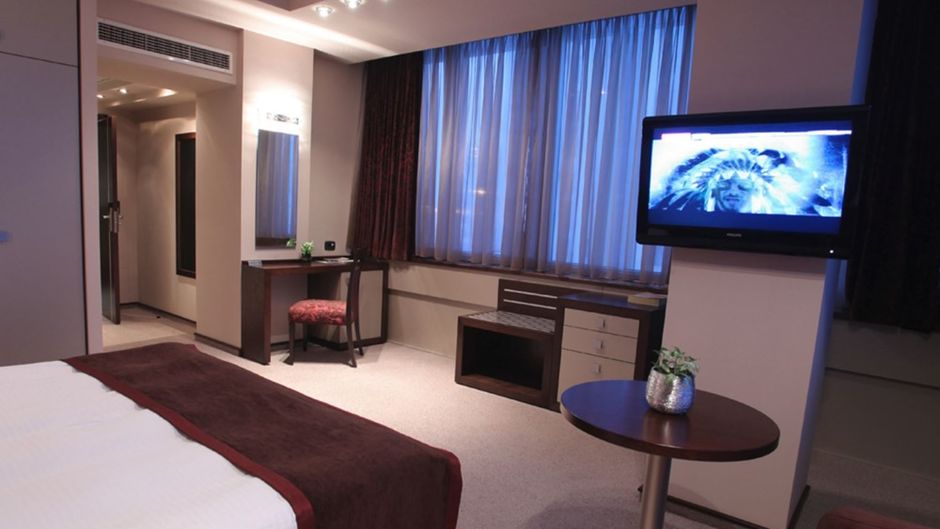 Queens Hotel Room
