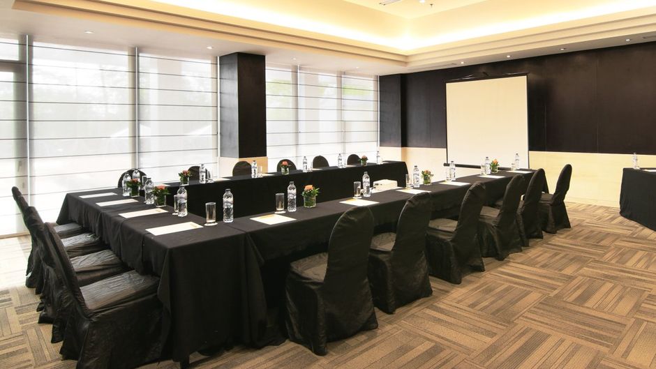 Delonix Hotel Karawang Meeting