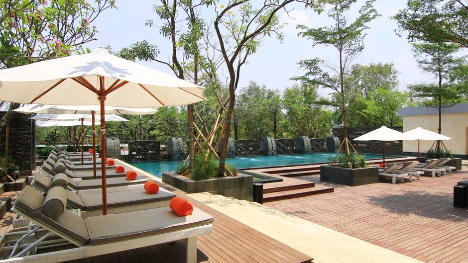 Delonix Hotel Karawang Pool