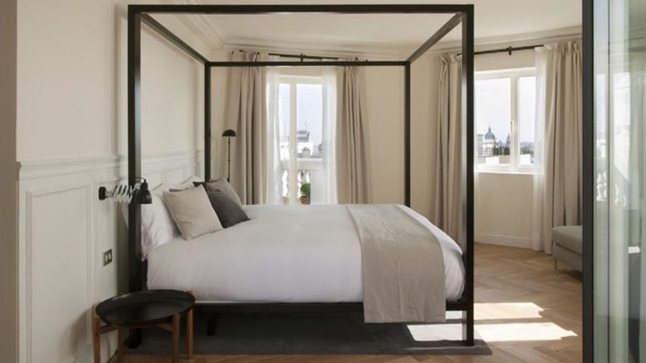 Dear Hotel Room