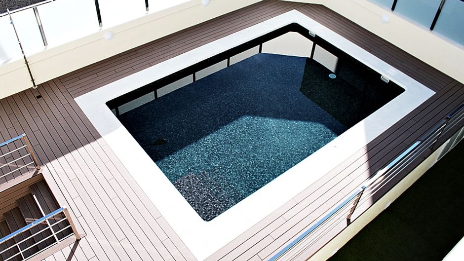Urban Dream Granada Pool