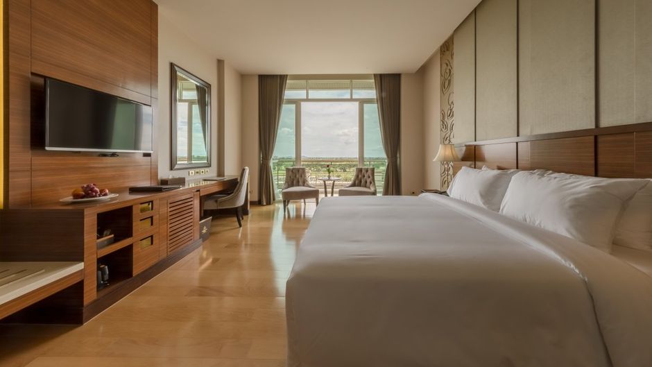 Garden City Hotel Room