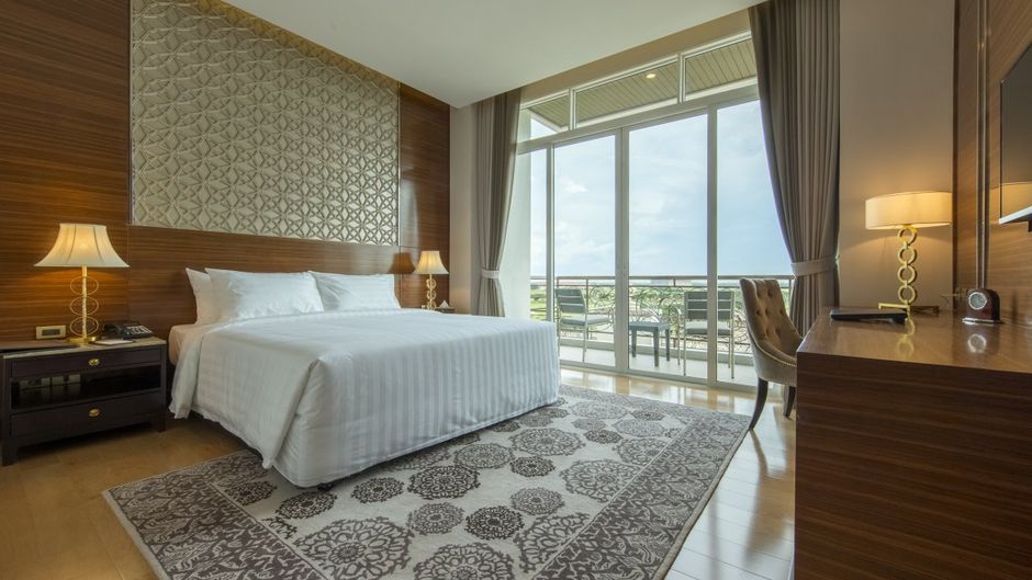 Garden City Hotel Suite